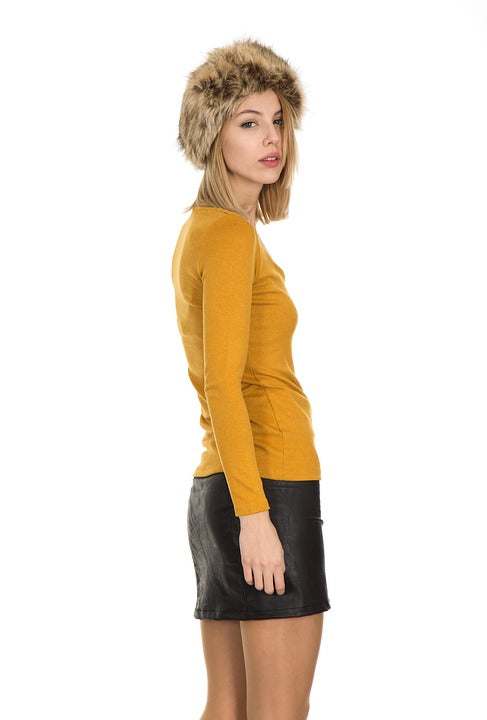 7 Awesome Outfit Ideas for a Leather Skirt