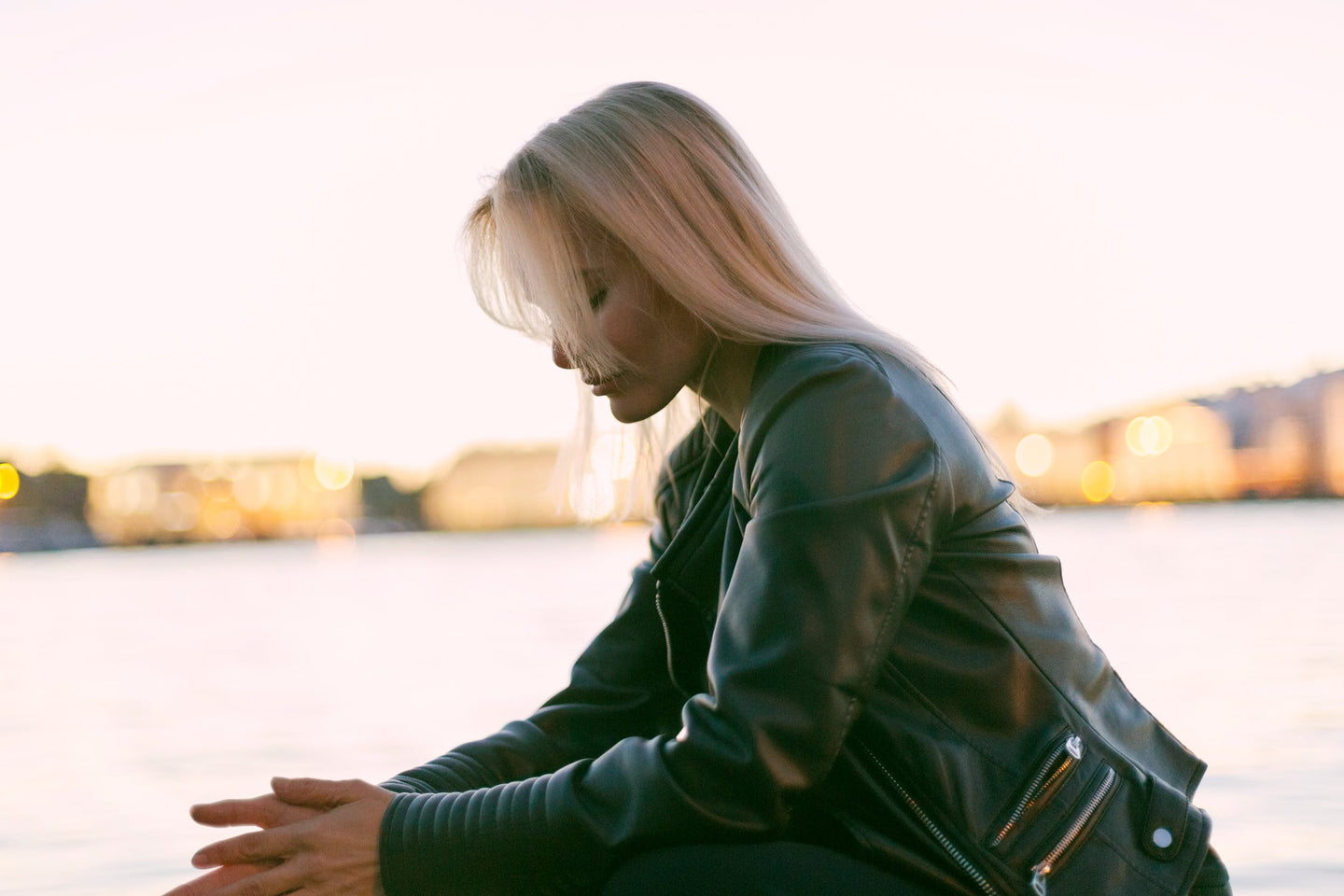 How to Choose a Versatile Leather Jacket That You Can Wear Year-Round
