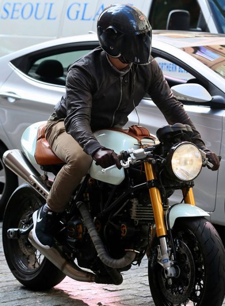 (image for) Ryan Reynolds Leather Jacket #2
