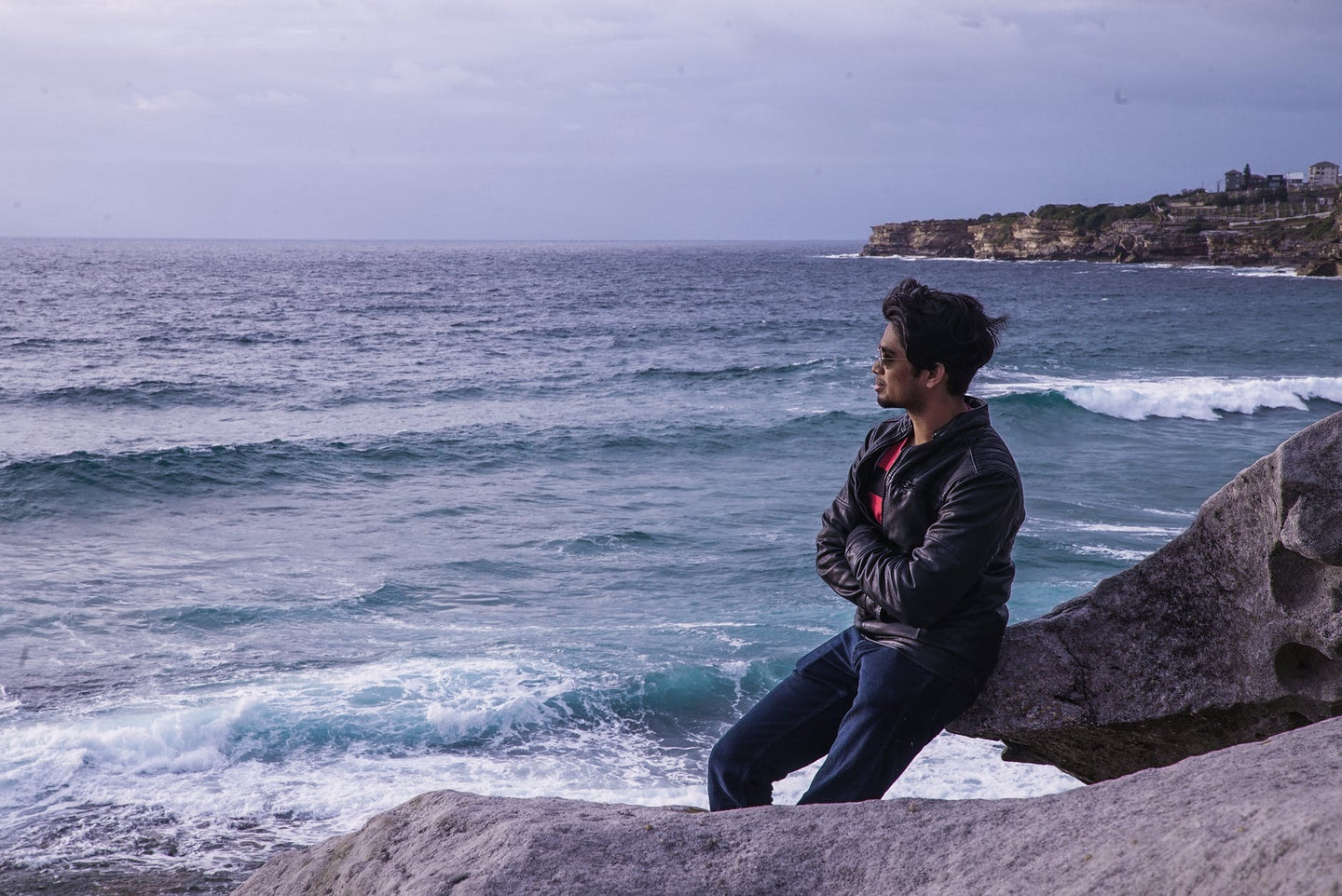 How to Wear a Leather Jacket in Warm Weather
