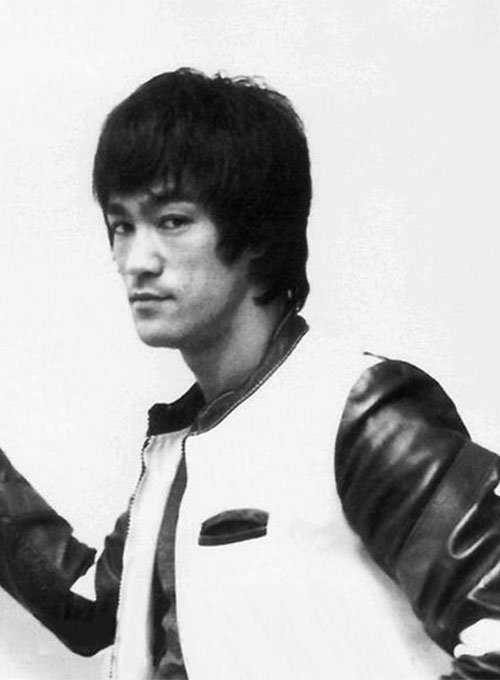 bruce lee black and white photo